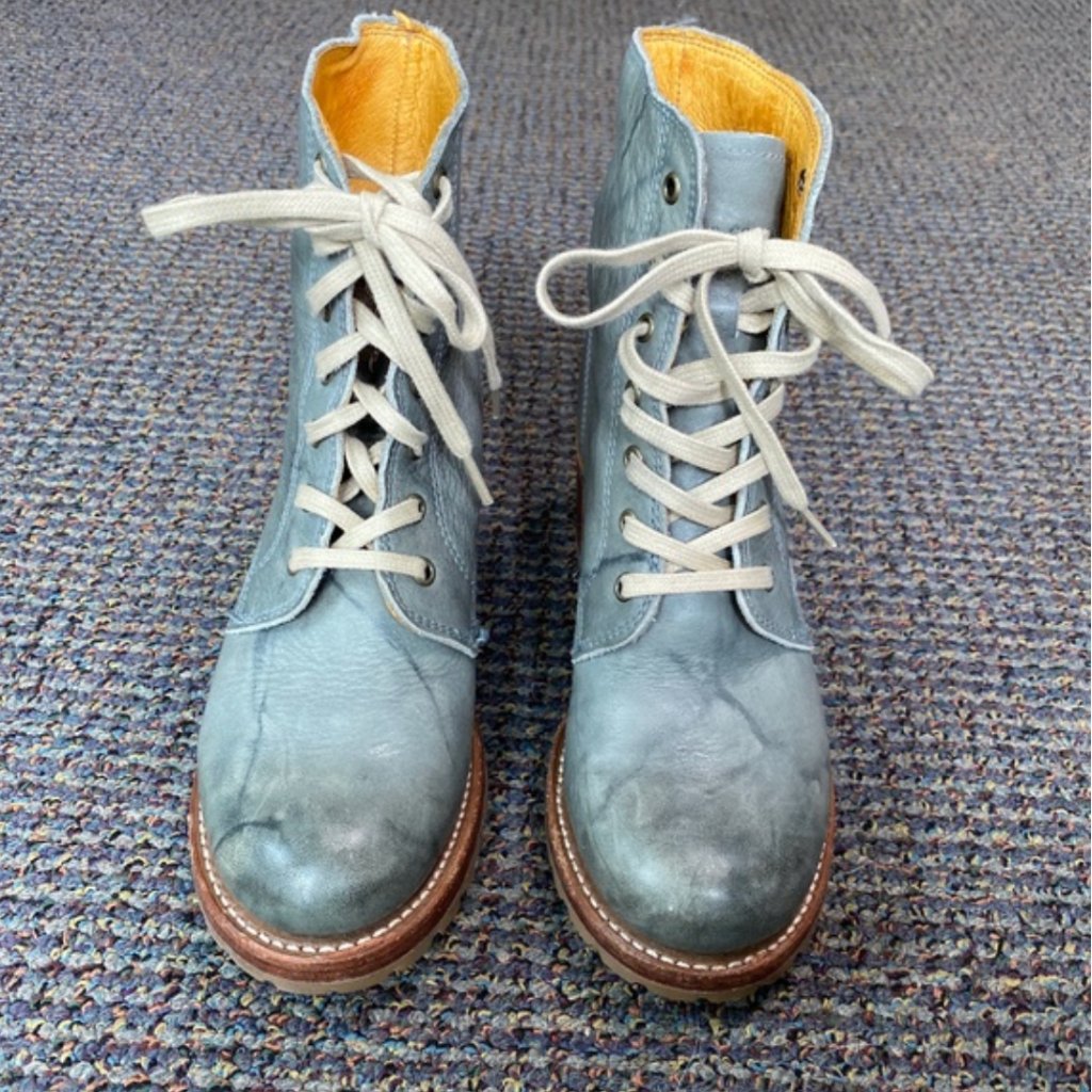 Rare Frye Sabrina 6g Blue Leather Lace Up Cute Heeled Ankle Booties Size 7